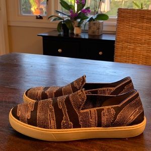 Rothy’s black and gold shimmery slip-on sneakers sz 10.5